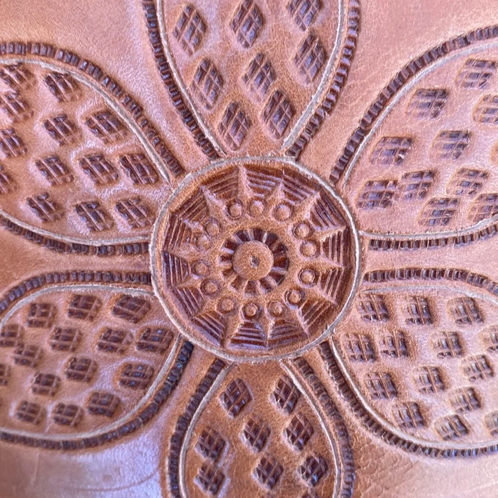 Handmade Tooled Flower Leather Bucket Bag - Picture 4 of 16